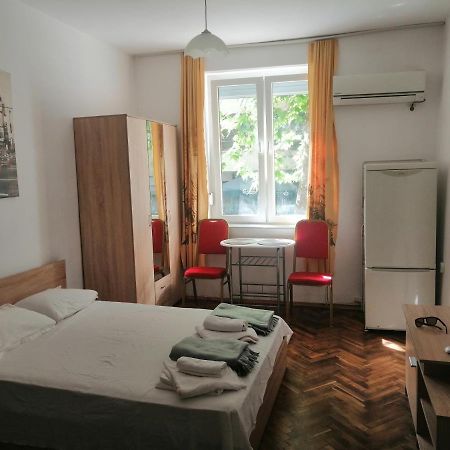 Ferienwohnung Top Location Near To City Center And Sea Garden Burgas City Exterior foto