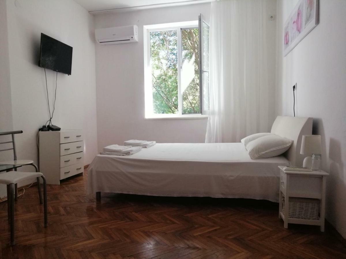 Ferienwohnung Top Location Near To City Center And Sea Garden Burgas City Exterior foto